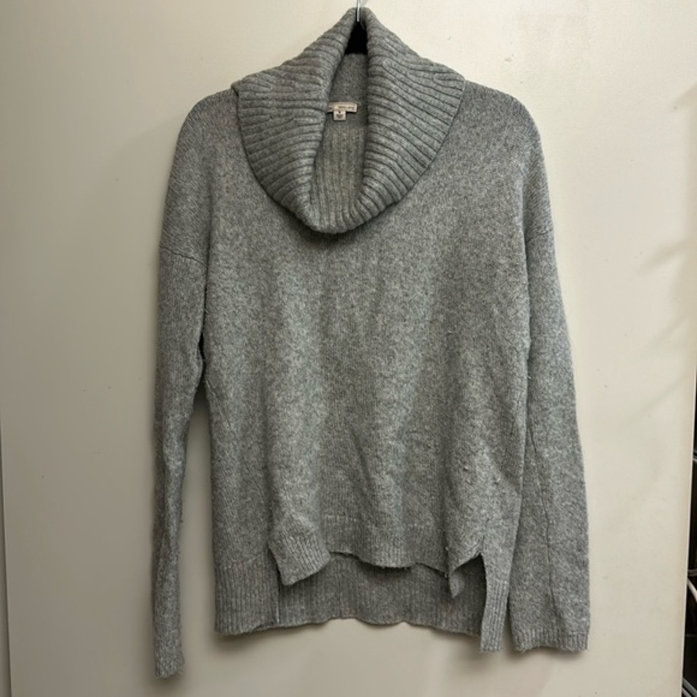 Gap turtleneck sweater